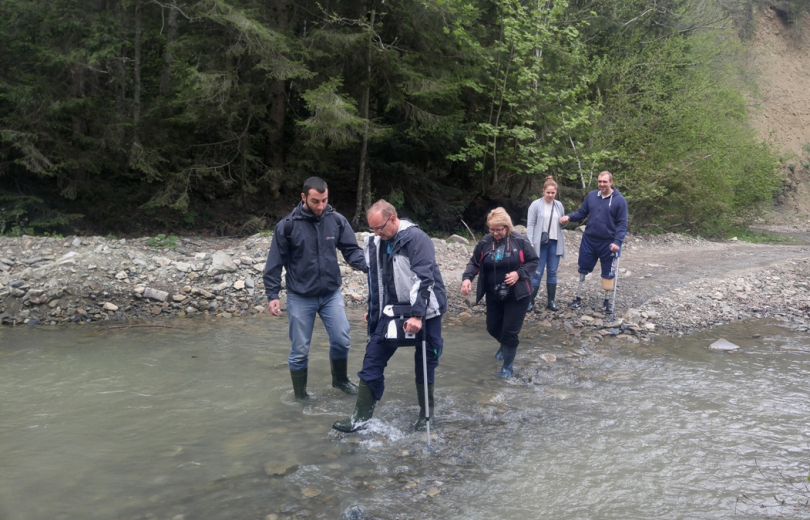 Учасники проекту "Viva! Переможці" відвідали карпатські водоспади