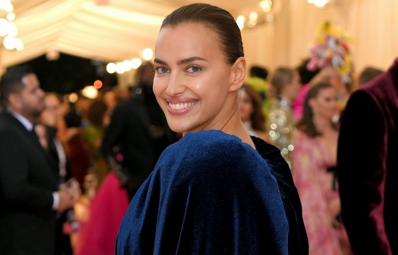 Ирина Шейк в Burberry на Met Gala 2019